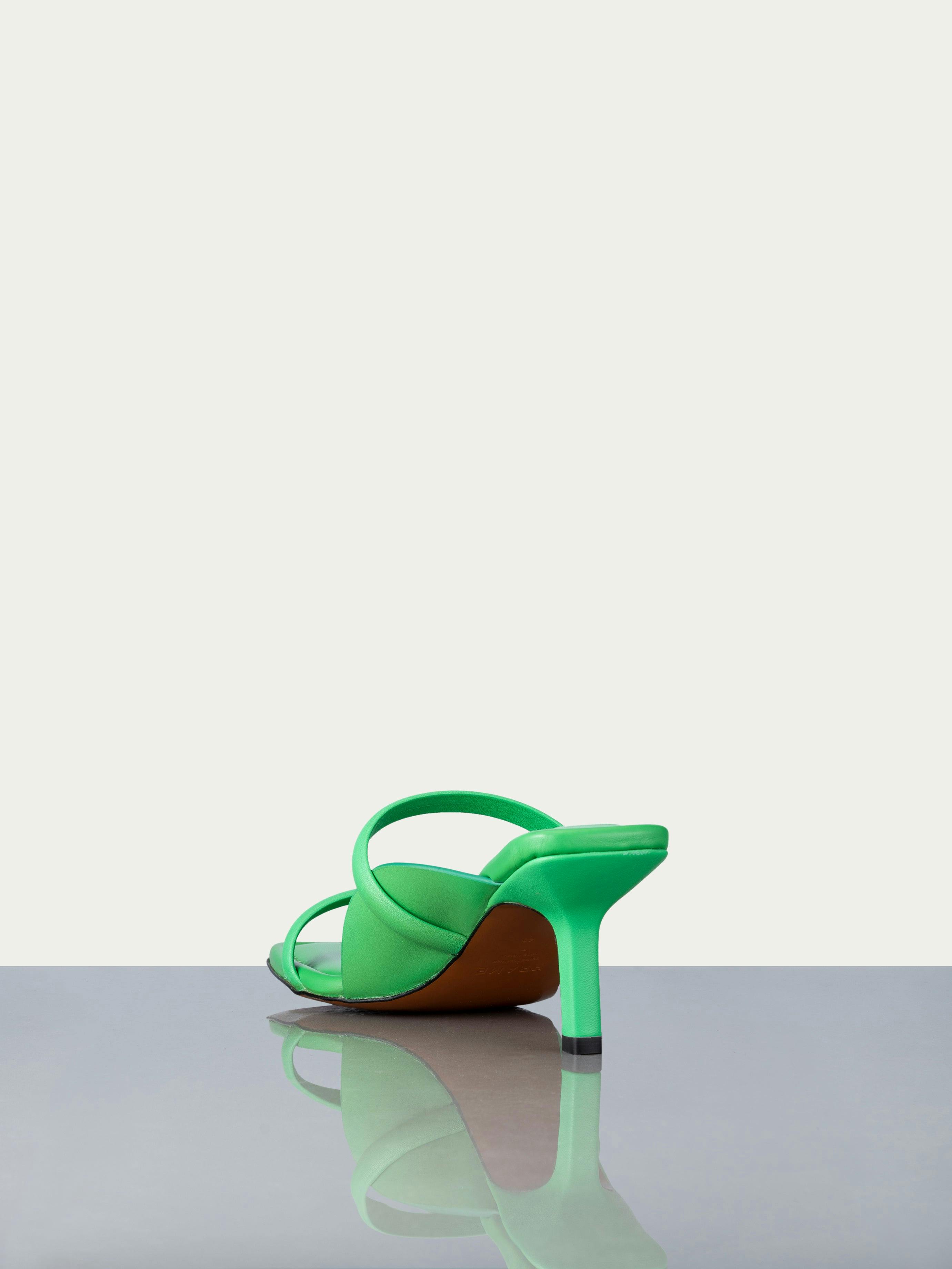 shoe back view alt:fit2